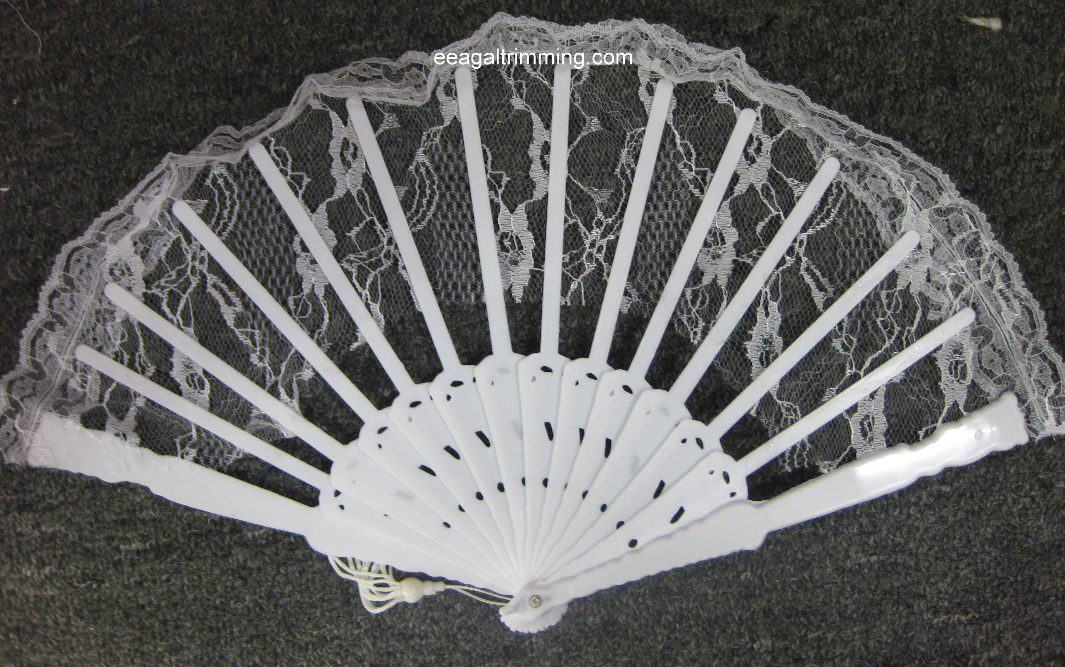 LACE FAN